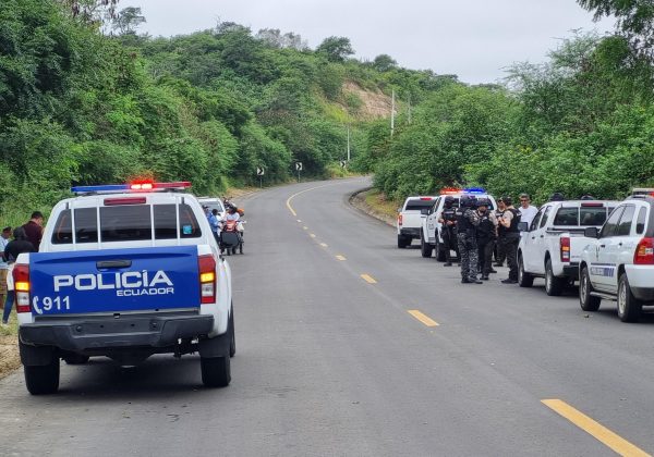 Masacre en zona rural deja cinco víctimas incineradas junto a vehículo.