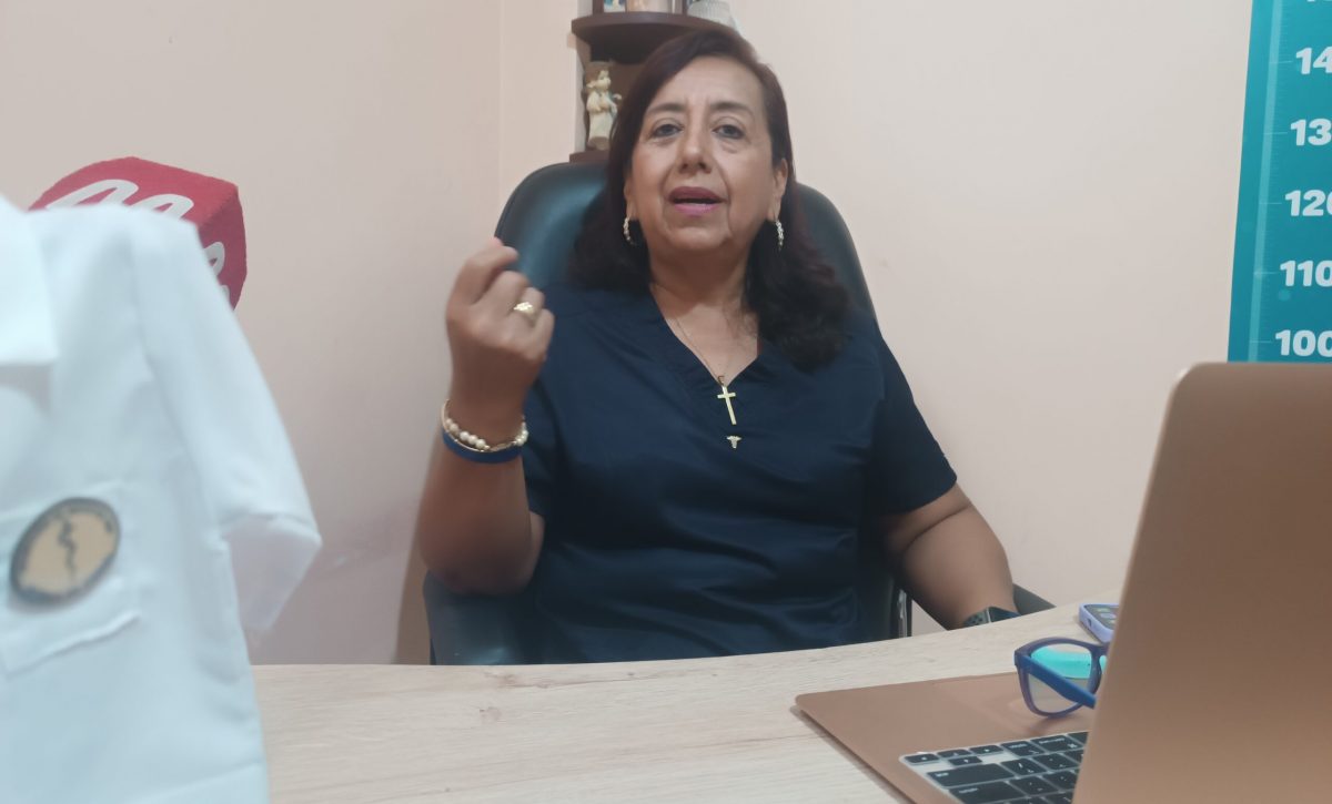 La doctora María de Lourdes Chávez Molina, comparte su trayectoria como médico. Ella narra su camino, retos y reflexiones.