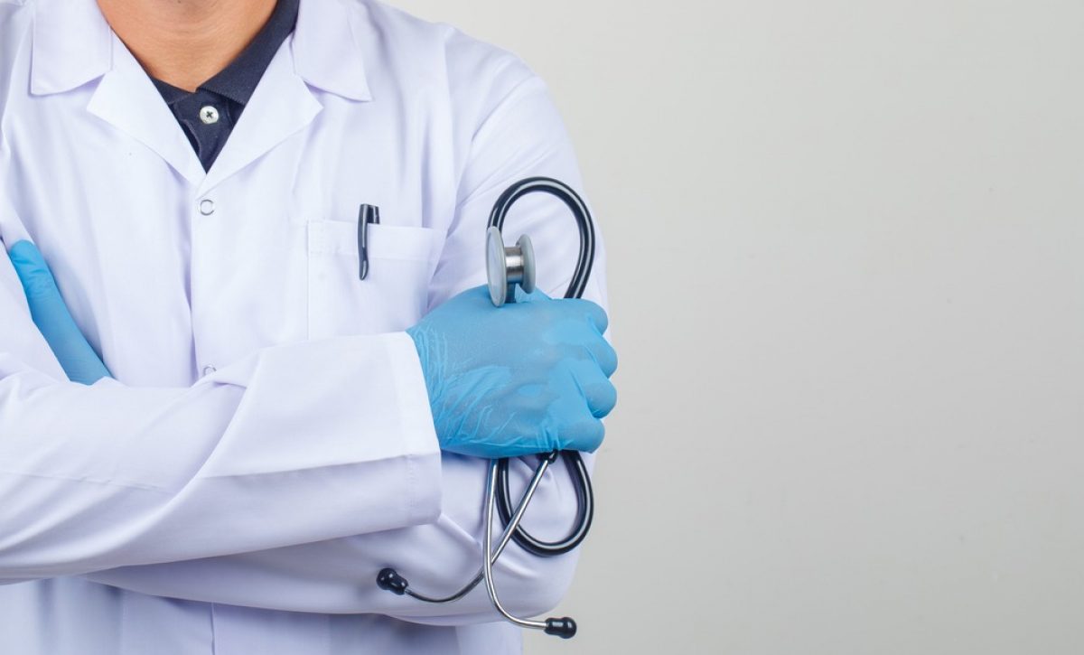 Médicos del sector público enfrentan amenazas y extorsiones