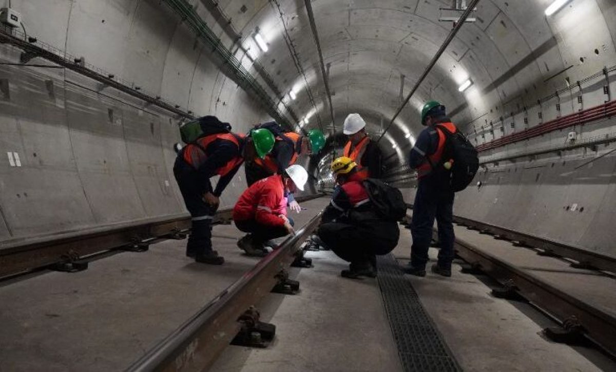 Metro de Quito mantiene operativos sus 13 sistemas pese a contratos pendientes de mantenimiento