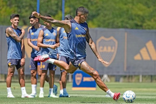 Miguel Ángel Russo margina a tres defensores en medio de crisis en Boca Juniors