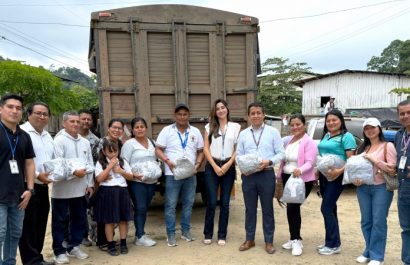 El Ministerio de Educación entregó el kit que incluye seis prendas.