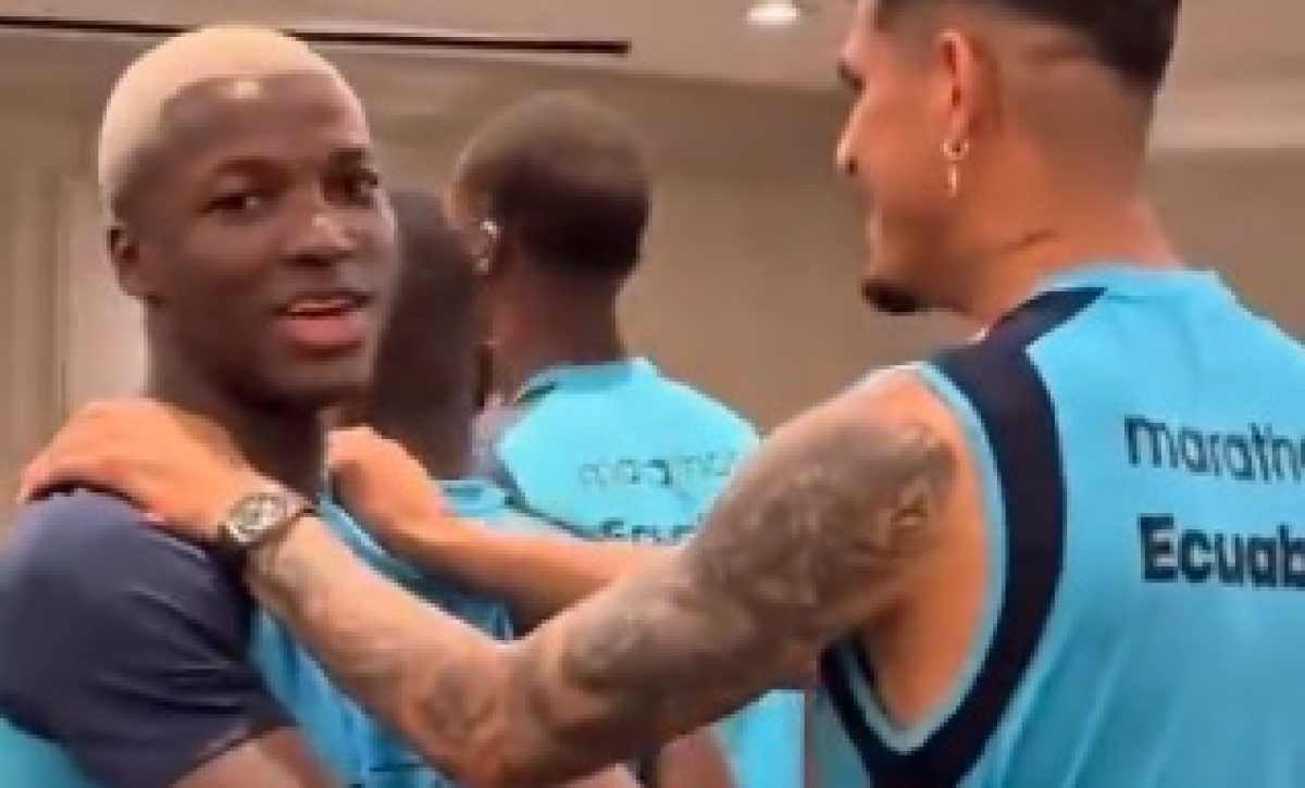 Moisés Caicedo con Piero Hincapié en la selección
