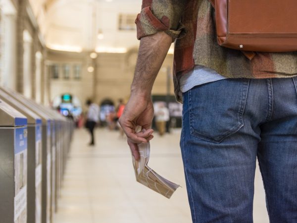 Multa de 1,8 millones de dólares el castigo a tres migrantes ecuatorianos en Estados Unidos