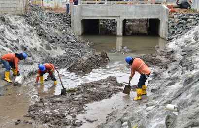 La cooperativa Realidad de Dios recibe por primera vez una obra para controlar inundaciones, parte del Plan Choque del Municipio de Guayaquil.