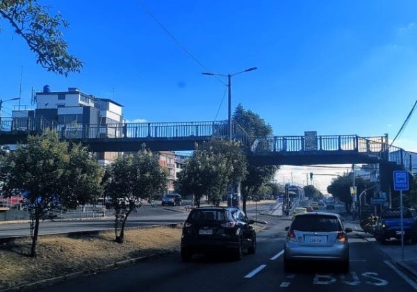 Municipio de Quito desmontará puente peatonal en av. América y Rumipamba el 25 de agosto