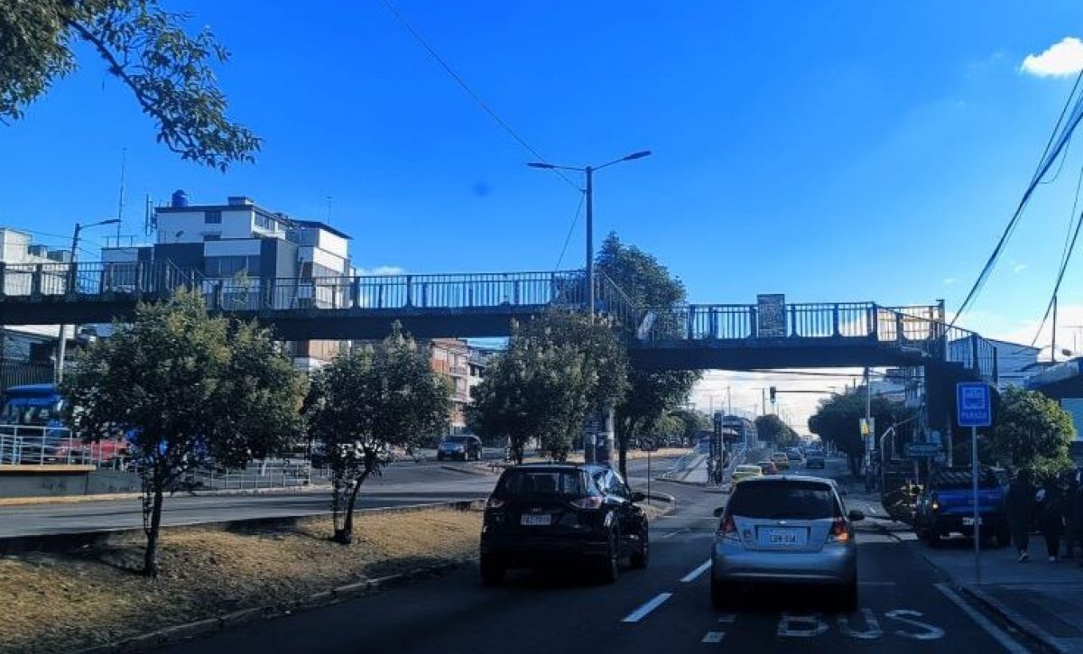 Municipio de Quito desmontará puente peatonal en av. América y Rumipamba el 25 de agosto