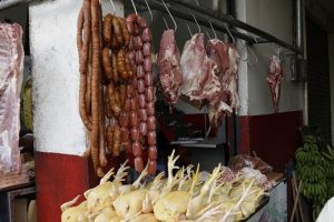 Municipio de Santo Domingo reubica tercenistas de la calle Ambato en el mercado central