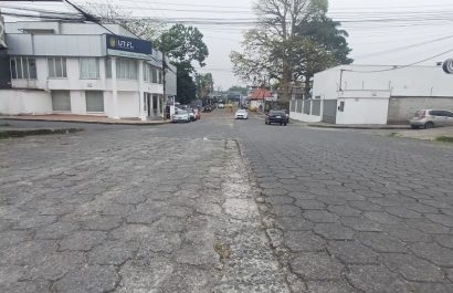 Municipio de Santo Domingo y vecinos debaten proyecto vial que conectará avenidas Chone y Quevedo