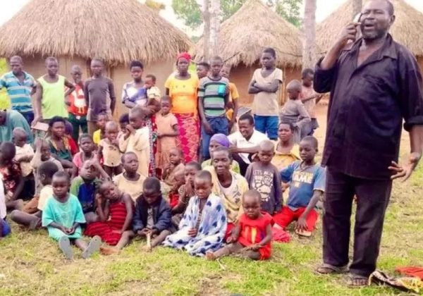 Musa Hasahya Kasera, un ugandés de 70 años, enfrenta dificultades para sostener a su extensa familia de doce esposas,