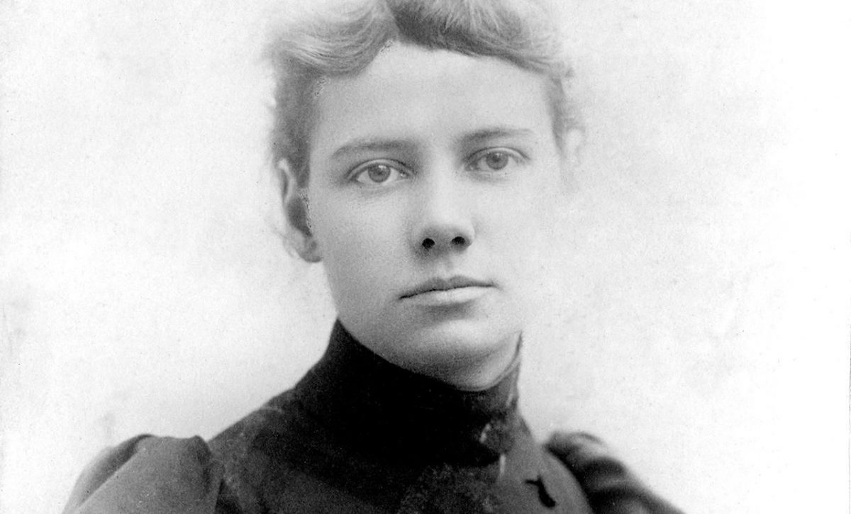 Su respuesta a un artículo titulado "Para qué son buenas las chicas" llamó la atención del editor de un diario, quien le dio su primer trabajo a Nellie Bly como periodista.