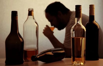 Niños y adolescentes imitan el patrón de consumo de alcohol de sus padres
