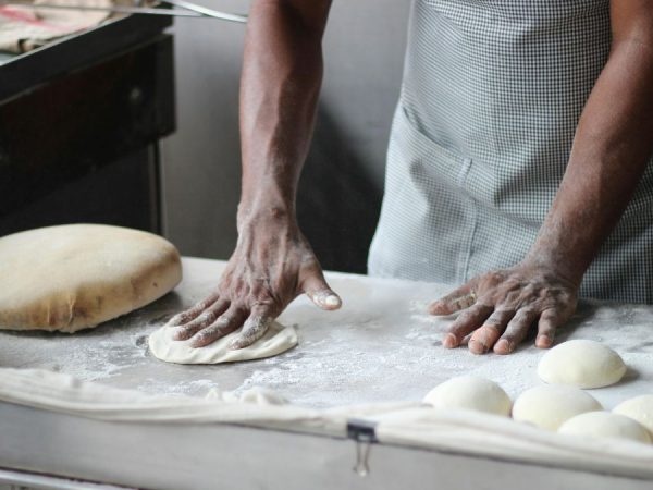 Nómina abril maricón: Panadería debe pagar cerca de 14 mil euros por describir así a un trabajador. (Pexels).
