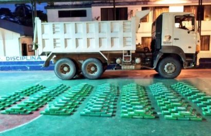 En la provincia de Napo, se encontró cerca de media tonelada de droga que era transportada en una volqueta.