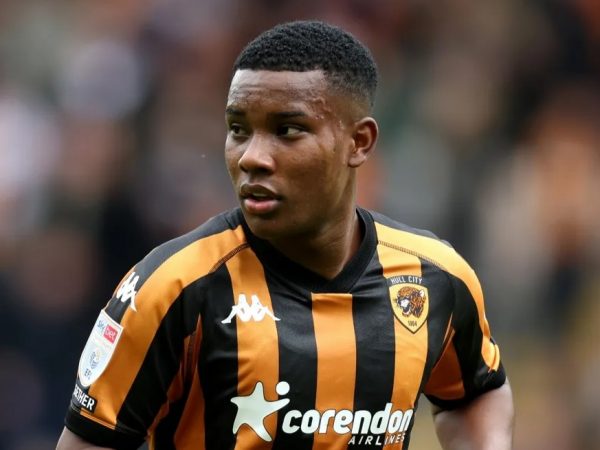 Óscar Zambrano continuará en Hull City, confirma presidente de Liga de Quito