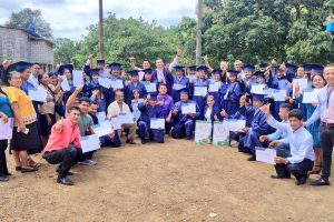 Los pequeños productores graduados, pertenecen a varias comunidades del cantón 24 de Mayo.