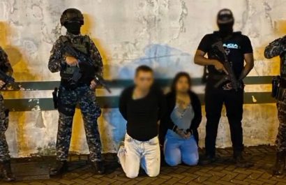 Parte de los detenidos acusados de pertenecer a una red de extorsión que operaba en Pichincha y Oreallana.