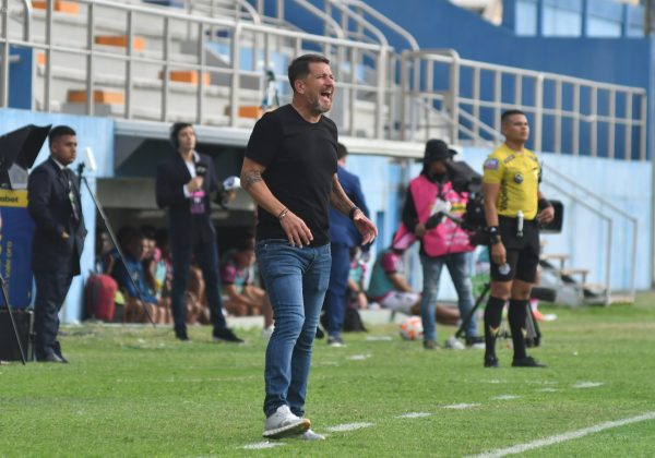 Patricio Urrutia revitaliza al Delfín y lo acerca a zona de clasificación.
