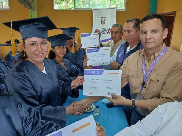 Galo Naula, director Distrital del MAG en Manabí, instó a los productores a replicar los conocimientos adquiridos para optimizar la producción.