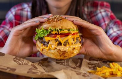 Personal de la Arcsa estará vigilando cómo se preparan los alimentos durante el evento Burger Show 2025. (Pexels)