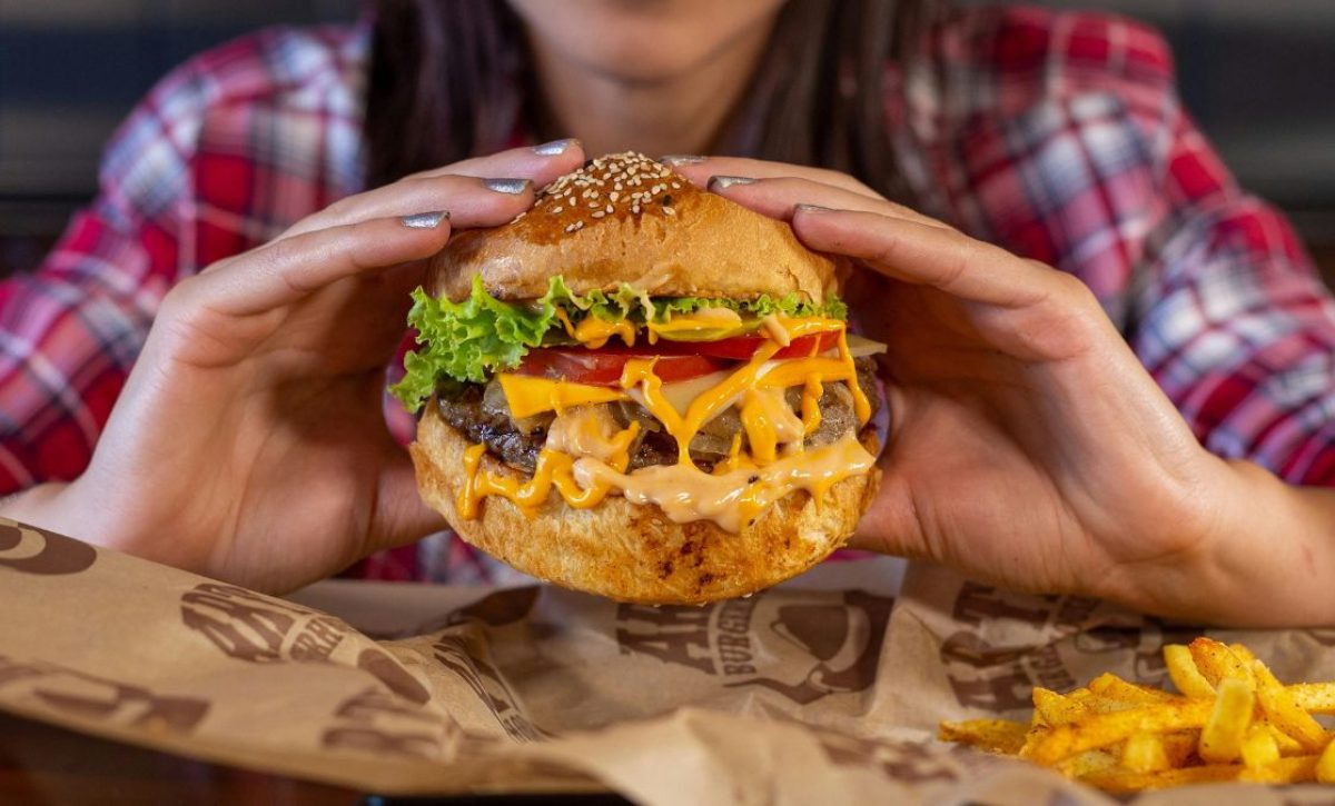 Personal de la Arcsa estará vigilando cómo se preparan los alimentos durante el evento Burger Show 2025. (Pexels)