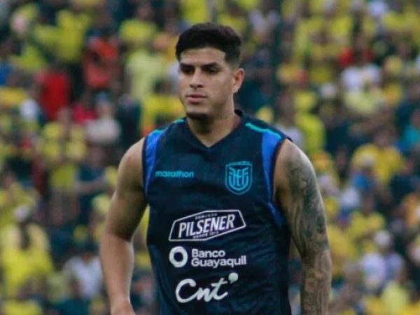 Piero Hincapié viajará con Bayer Leverkusen a Brasil.