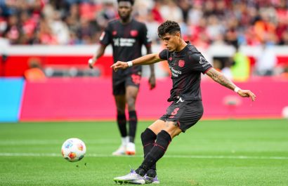 Piero Hincapié brilla en la derrota de Bayer Leverkusen ante Hoffenheim.
