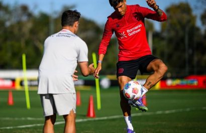 Piero Hincapié desmiente rumores de traspaso y reafirma compromiso con Bayer Leverkusen