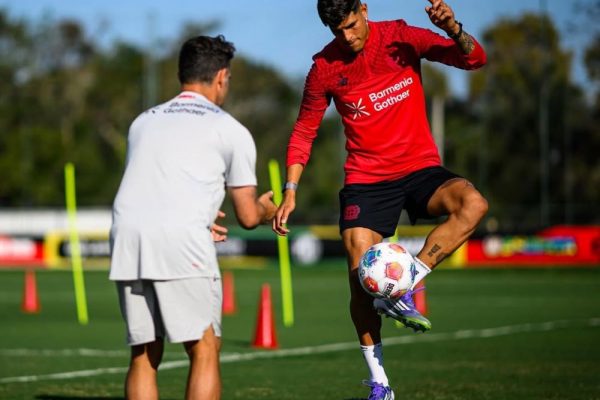 Piero Hincapié desmiente rumores de traspaso y reafirma compromiso con Bayer Leverkusen