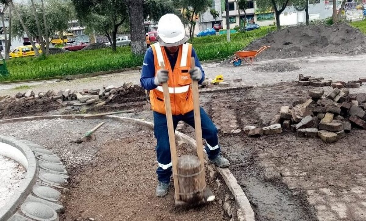 Plaza de Los Enamorados de La Villaflora alcanza el 60 % de avance en su rehabilitación