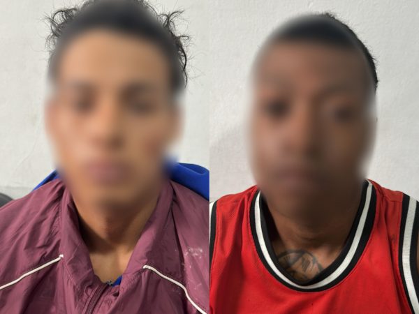 Policía captura a dos presuntos extorsionadores vinculados a 'Los Lobos' en Santo Domingo