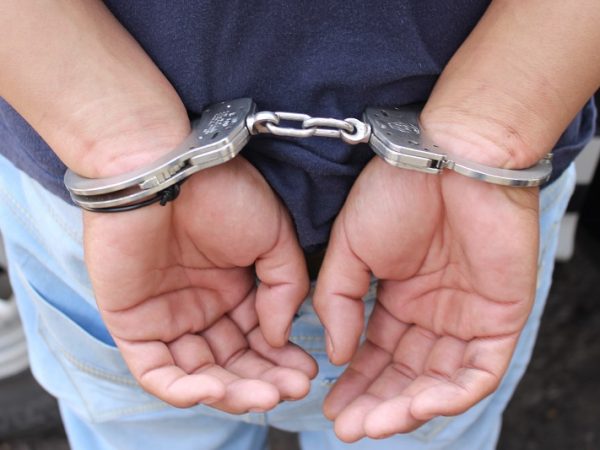 Policía detiene a dos sospechosos por tráfico ilícito de migrantes en Ambato