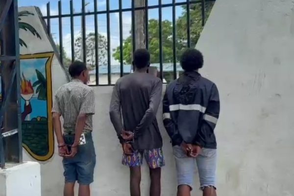 Policía detiene a presuntos implicados en crimen en Esmeraldas