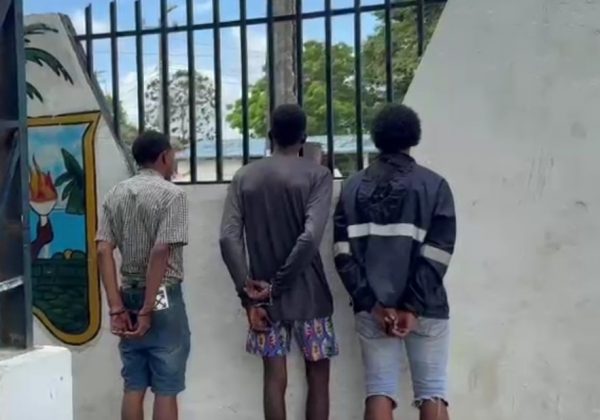 Policía detiene a presuntos implicados en crimen en Esmeraldas