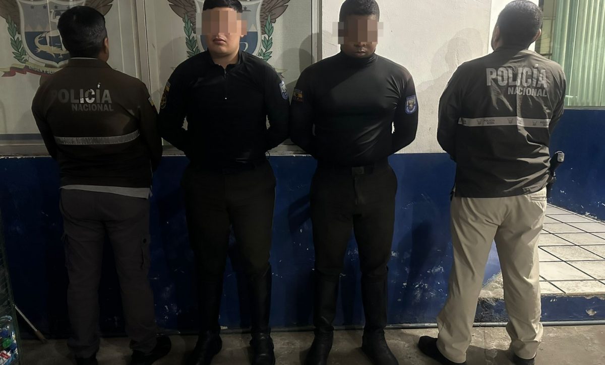 Policías detenidos presuntamente por pedir $200 a conductor sin licencia en La Concordia