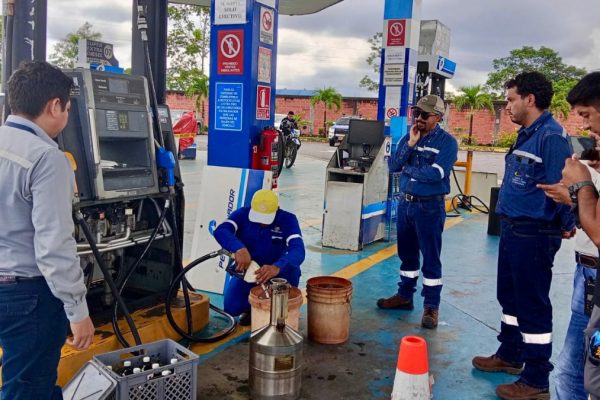 Precios de la gasolina en Ecuador tienen variaciones desde este 12 de agosto, hay ajustes en Extra, Ecopaís y Súper. (Arch)
