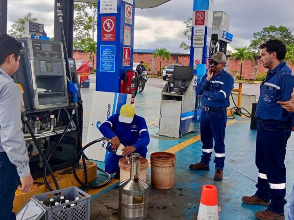 Precios de la gasolina en Ecuador tienen variaciones desde este 12 de agosto, hay ajustes en Extra, Ecopaís y Súper. (Arch)