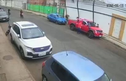 Queda grabado un presunto intento de asesinato en una concurrida calle de Portoviejo