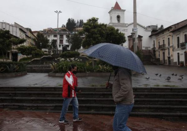 Quito enfrentará lluvias y frío este jueves 15 de mayo, según el pronóstico del INAMHI