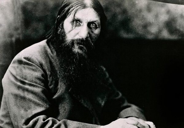 Grigori Rasputín, místico y sanador, murió el 30 de diciembre de 1916. Asesor cercano del zar Nicolás II, su influencia y escándalos desacreditaron a la monarquía rusa.