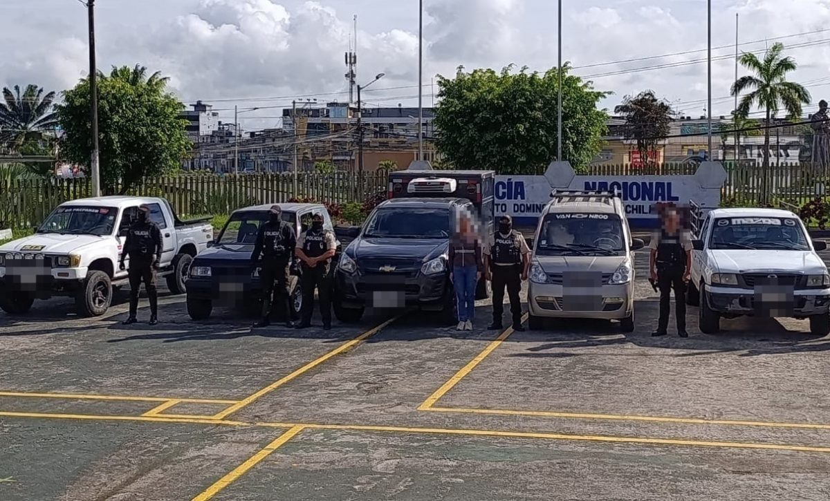 Recuperan cinco carros y una moto robados en operativo en Santo Domingo de los Tsáchilas