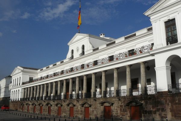 Reestructuración administrativa del Gobierno de Ecuador busca eficiencia sin afectar servicios públicos
