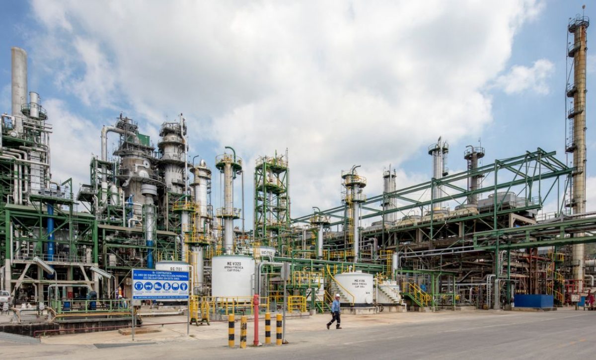 Refinería de Esmeraldas reactiva operaciones al 50% tras reparaciones por sismo de 6 grados que se registró el pasado 25 de abril. (Petroecuador).