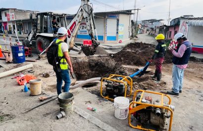 Retoman trabajos de alcantarillado en la calle Loja de La Concordia tras años de suspensión