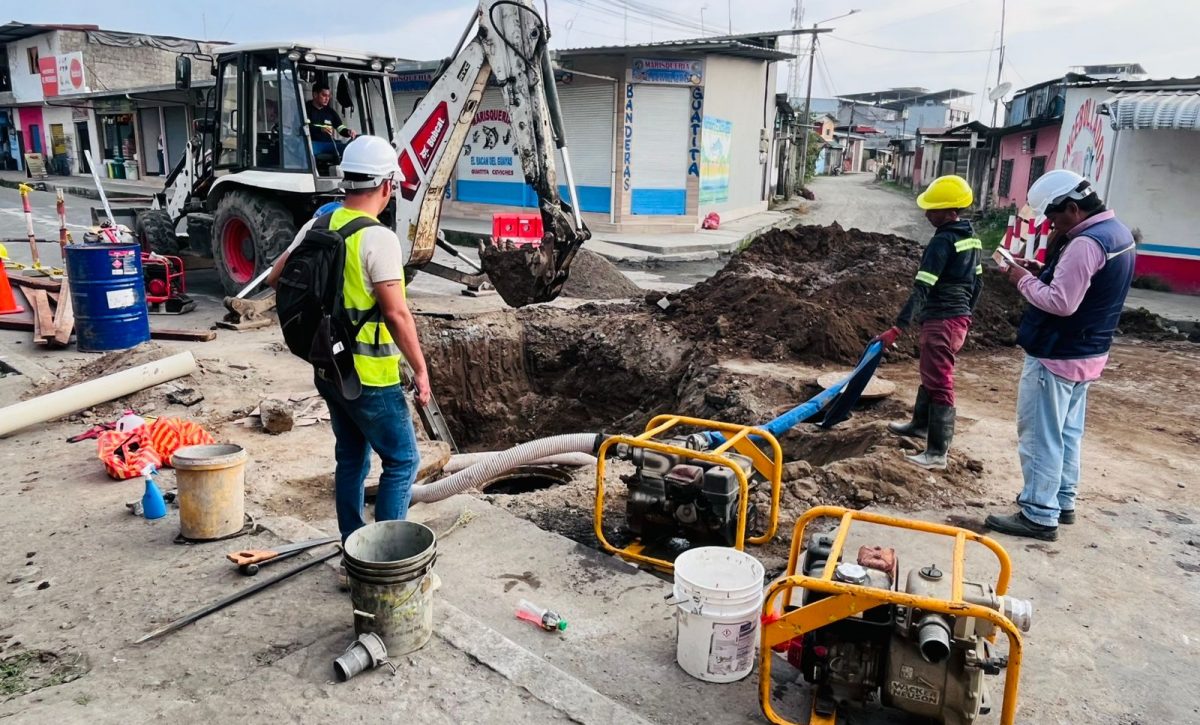 Retoman trabajos de alcantarillado en la calle Loja de La Concordia tras años de suspensión
