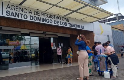 Retrasos en entrega de cédulas afectan a usuarios del Registro Civil en Santo Domingo