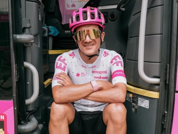 El ciclista ecuatoriano Richard Carapaz llega en el puesto 11 en la quinta etapa del Giro de Italia.
