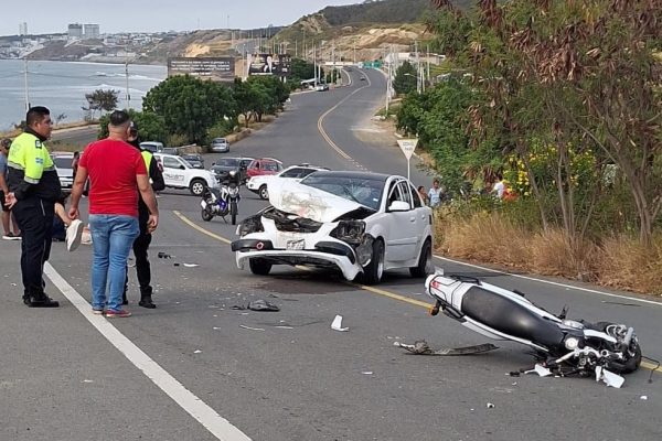 Ronald Alejandro Vilela Chancay, de 19 años, es el motociclista que perdió la vida este sábado 31 de mayo en la ciudad de Manta.