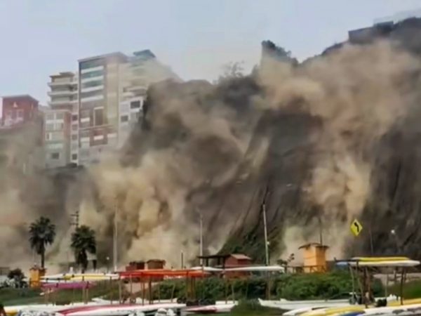 Imagen captada de los videos difundidos en redes sociales, sobre la magnitud del sismo,