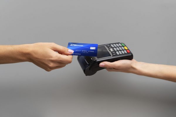 SRI detecta incumplimientos en pago del impuesto a la salida de divisas y recauda 4 millones en dos semanas